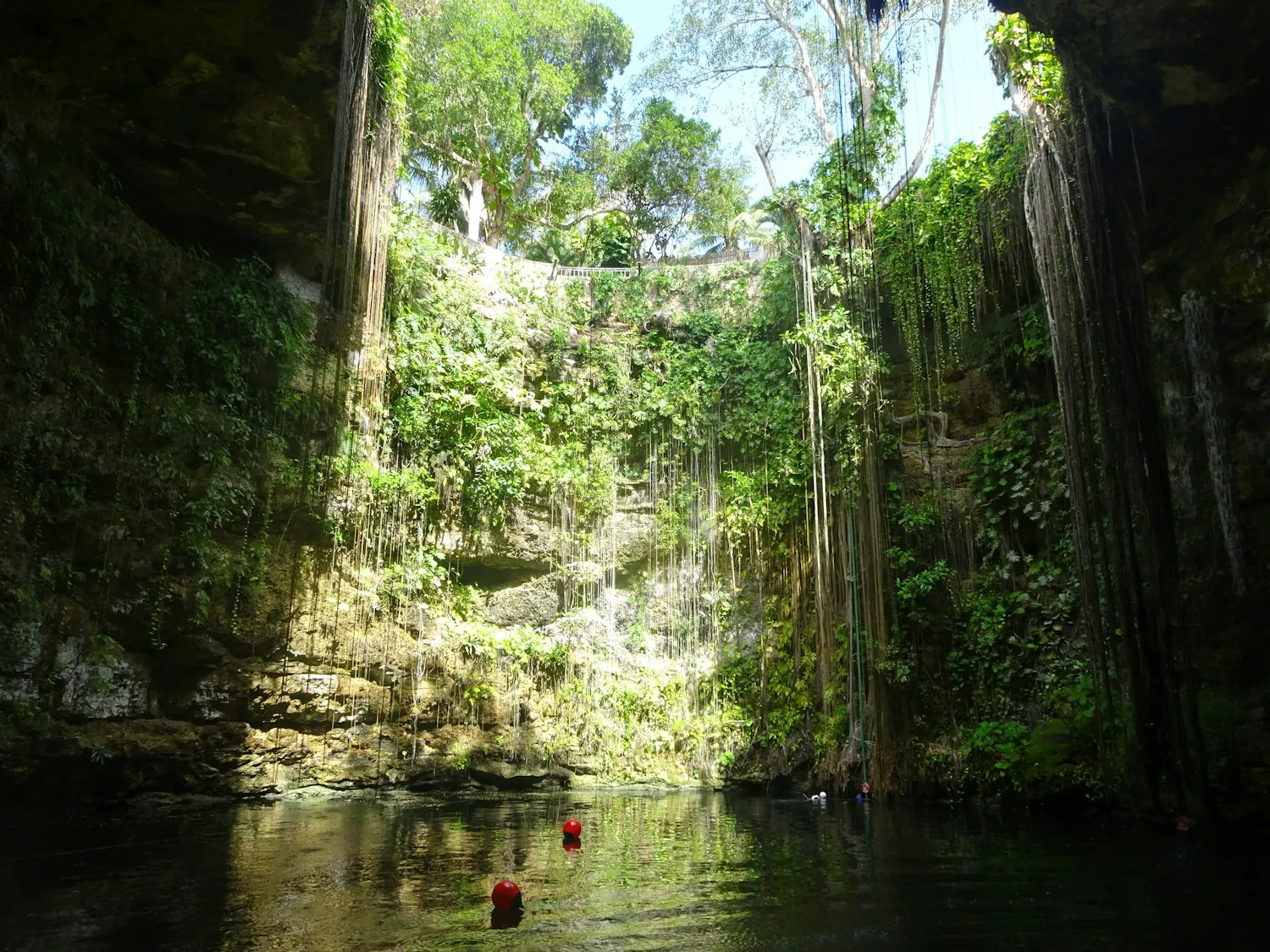 Ik Kil: a different cenote, not the advertised stop